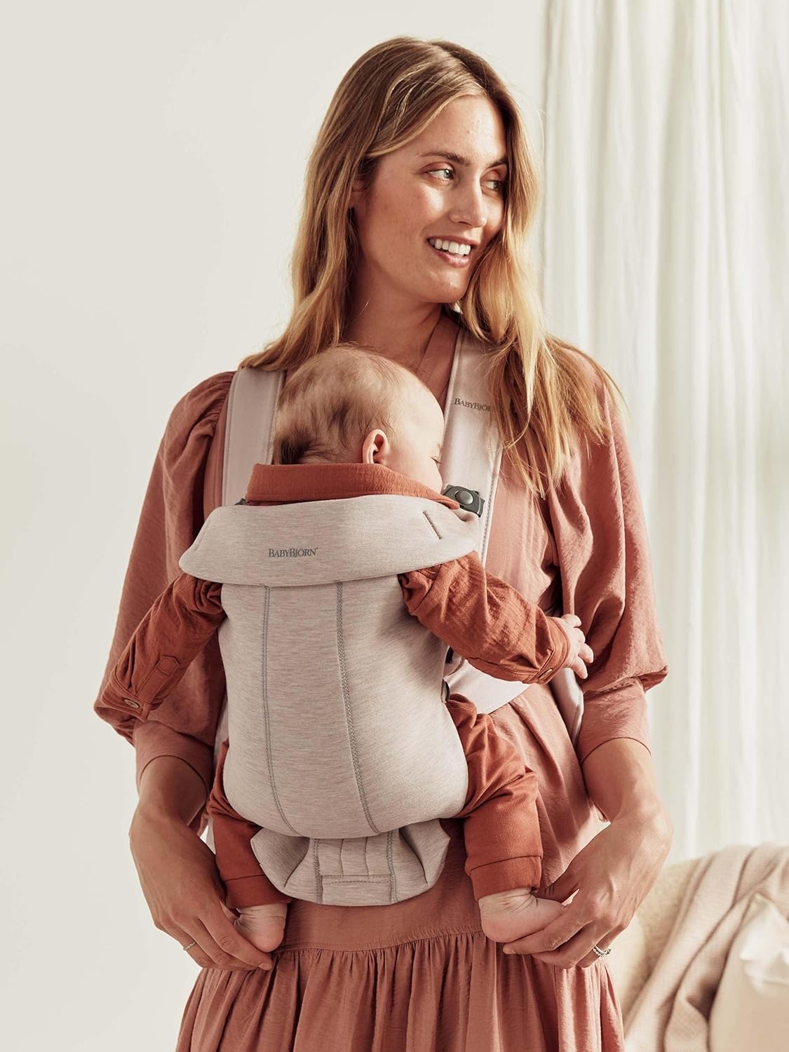 BabyBjörn Baby Carrier Mini, 3D Jersey, Light Beige | Newborn Carrier (7-25 lbs), Ergonomic, Easy-to-Use
