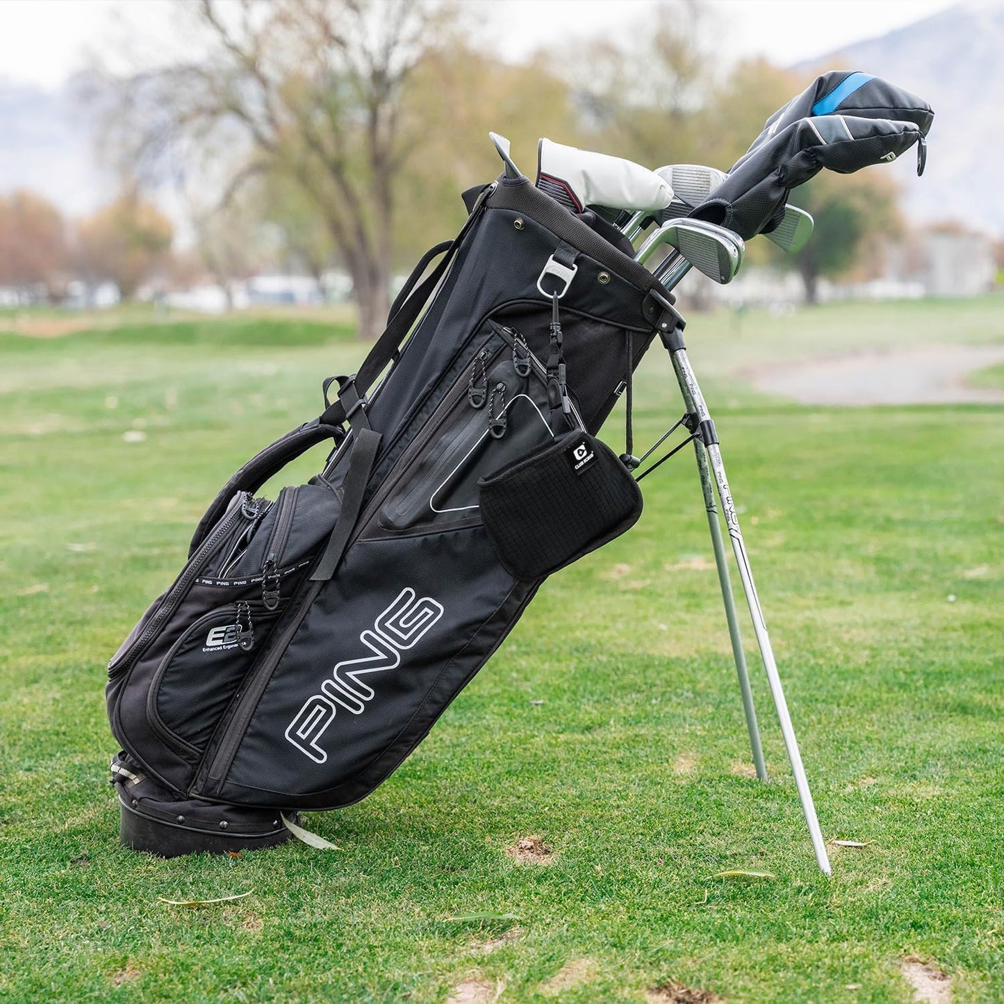Club Scrub Mini, Golf Club and Golf Ball Cleaning Bag, Waterproof Clean Face Technology Liner, Detachable Clip, Machine Washable, Cleans Club Grooves, Dry Exterior (Blue)