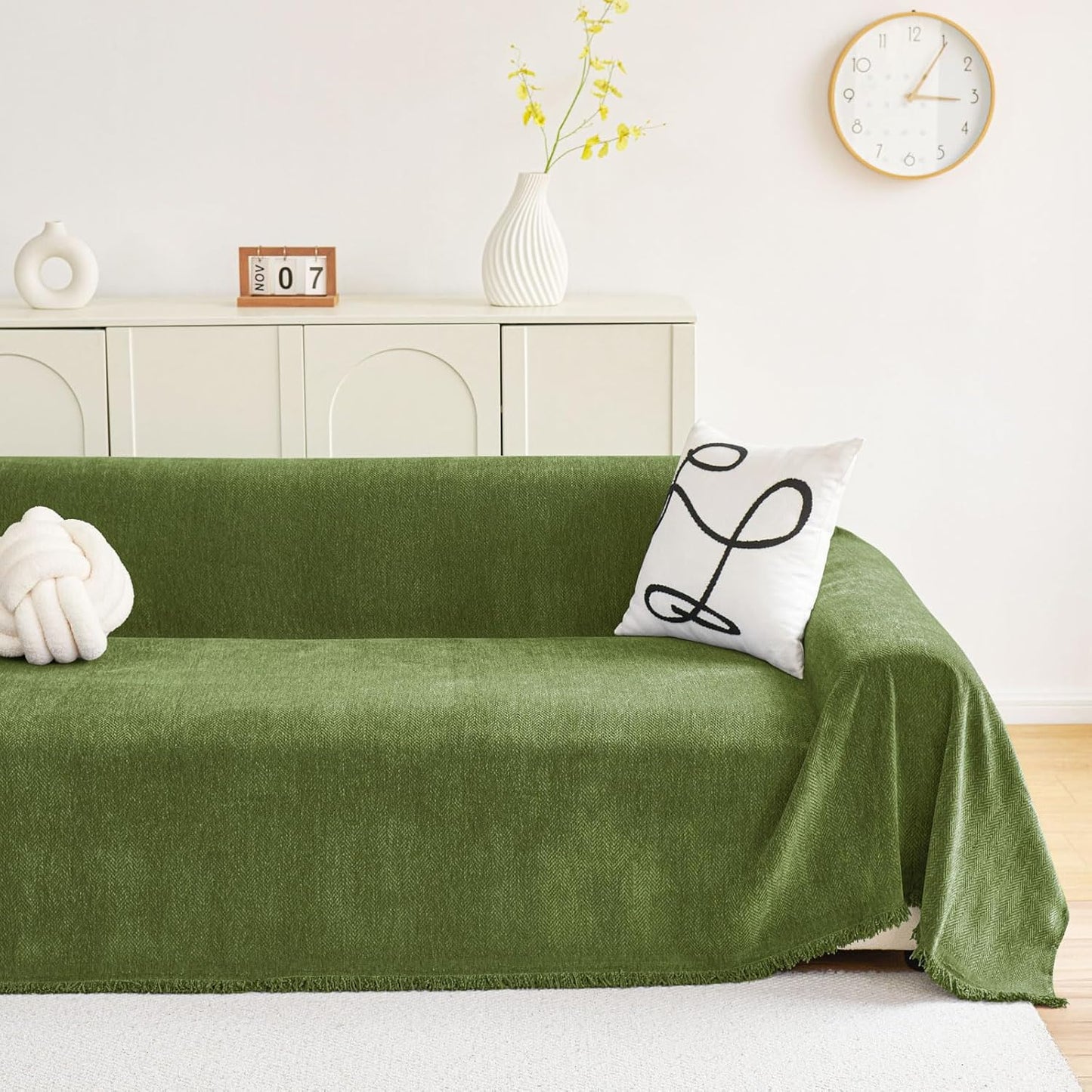 hyha Couch Cover for Dogs, Boho Sofa Covers for 3 Cushion Couch Washable, Chenille Sofa Slipcover for Pets, Soft Loveseat Sectional Couch Throw Blankets with Tassels (Green, 88.5x150 Inch)