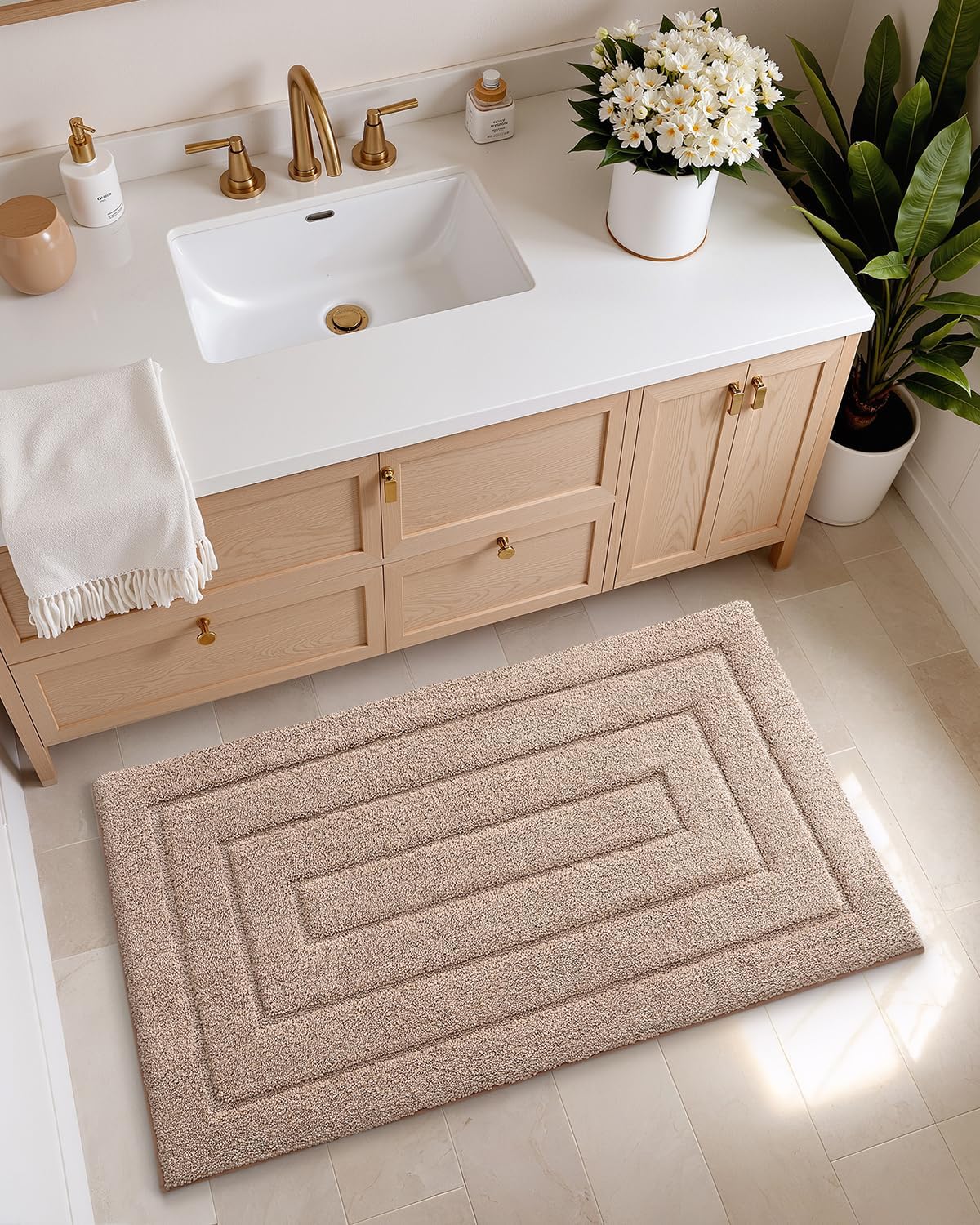 Color&Geometry Bathroom Rugs 36"x24" Non Slip with Rubber Backing,Absorbent Washable Bath Mat Quick Dry Bath Mat for Bathroom,Soft Bathmat Microfiber Plush Carpet for Bathtub and Shower Floor,Tan