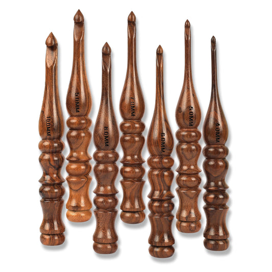PIEWOOD - Wooden Crochet Hooks, Set of 7 Crochet Hooks Ergonomic Soft Grip Handle, Crochet Hooks for Crocheting Yarn, Knitting Gift for Her (Set of 7)