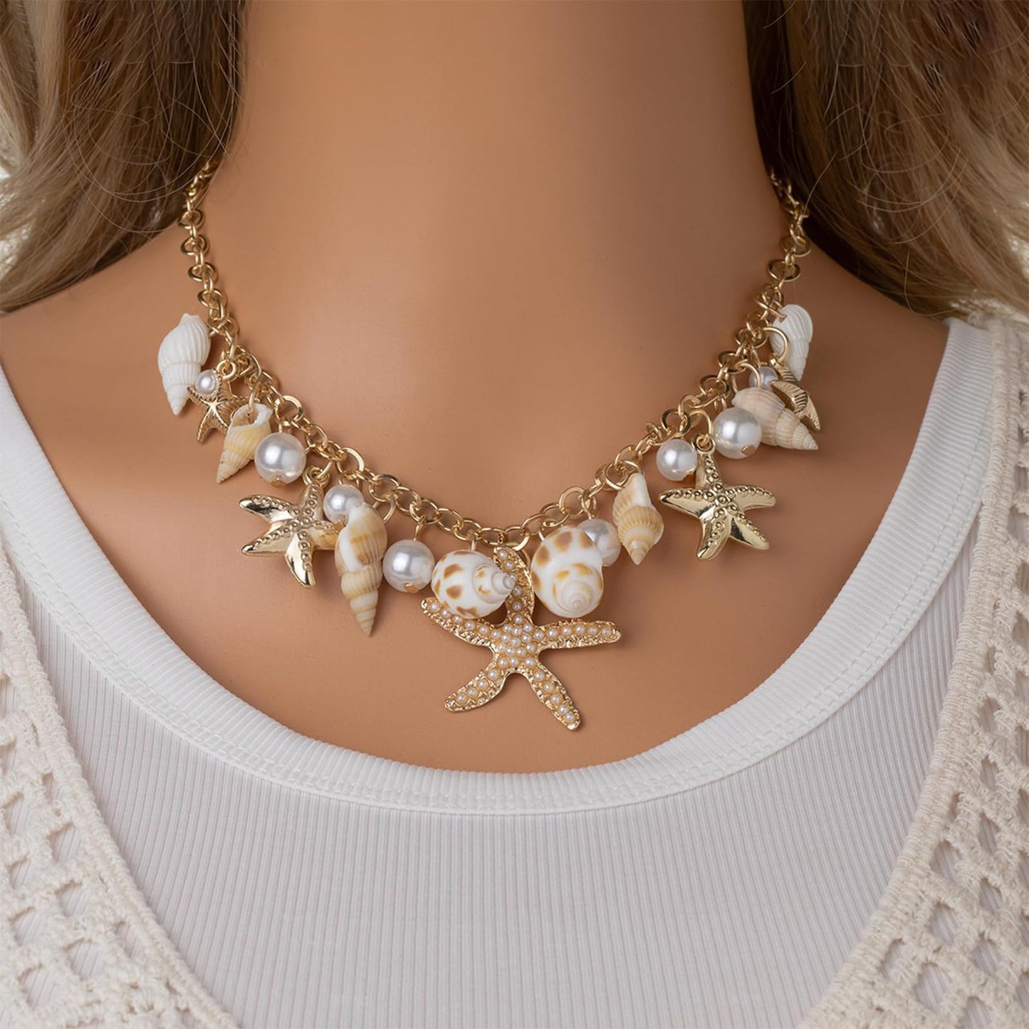 Shell Starfish Necklace for Women Gold Tone Layered Beach Jewelry Pearl Seashell Charm Adjustable Coastal Necklace for Summer Vacation Outfits Gifts