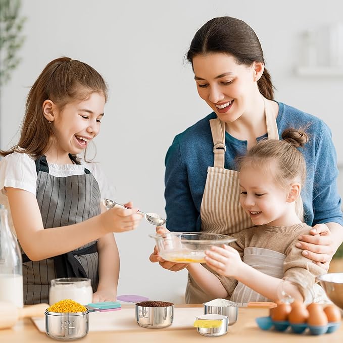 Magnetic Measuring Cups and Spoons Set, 8 Nesting Stainless Steel Measuring Cup Set with Easy to Read Markings, 7 Magnetic Measuring Spoons & 1 Leveler for Measuring Dry or Liquid Ingredients