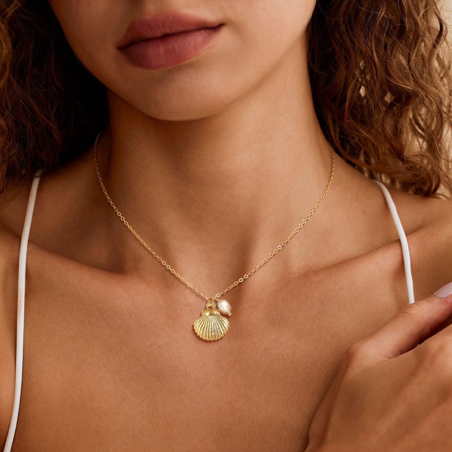 Picuzzy 14K Gold Plated Seashell Pendant Necklace for Women Trendy, Sea Shell Beach Necklace Ocean Coastal Tropical Nautical Vacation Summer Jewelry Pearl Accessories for Women