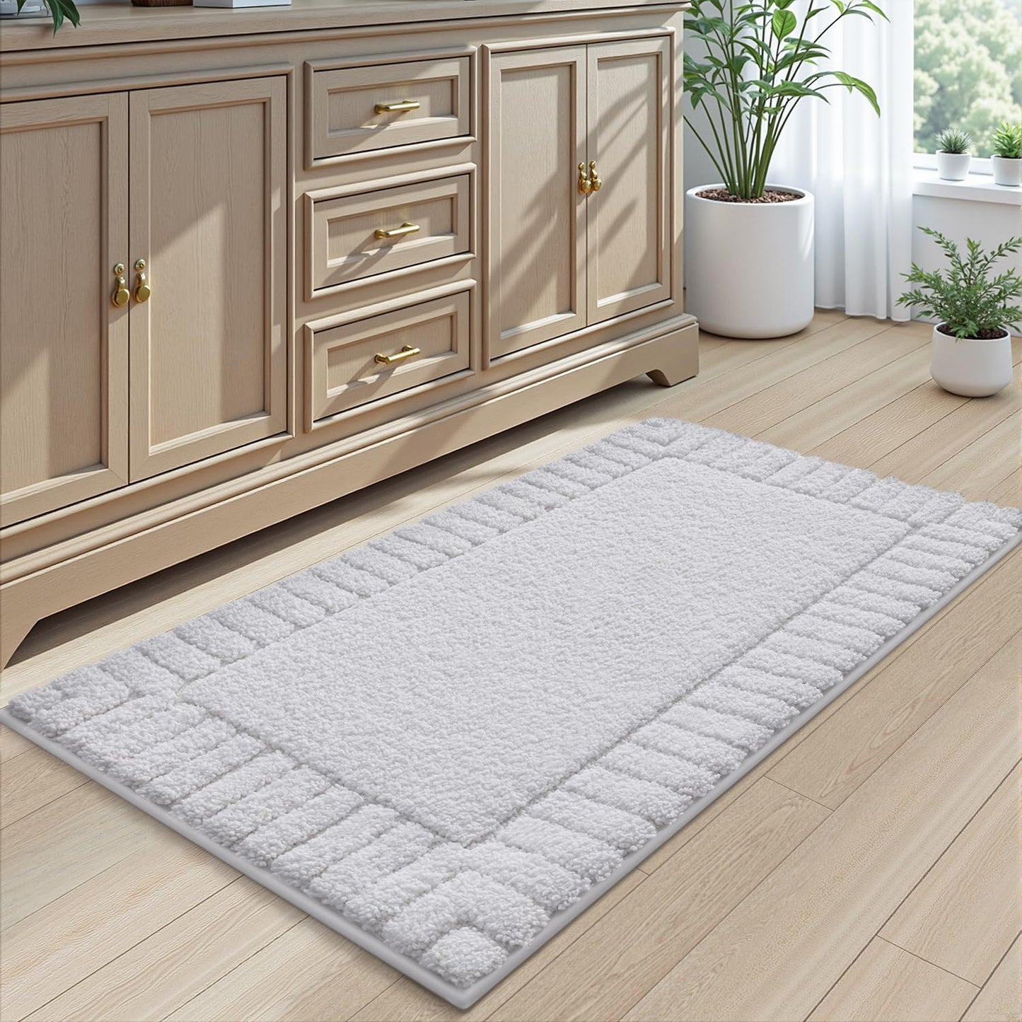 LUMI Bathroom Rugs Non Slip with Rubber Backing, Extra Soft Plush Microfiber Bath Rug Absorbent, Machine Washable Bath Mat Quick Dry for Tub, Shower, Hotel, White, 24"x43"