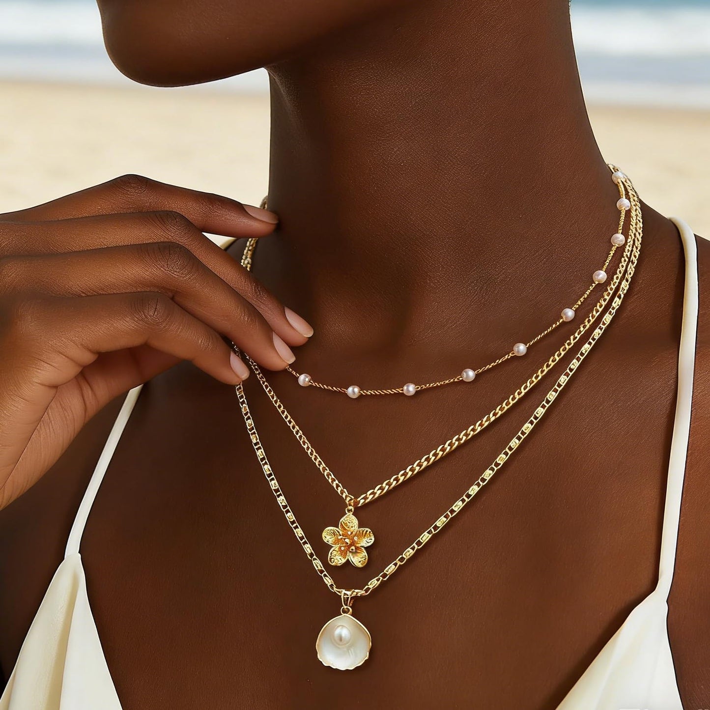 Shell Starfish Necklace for Women Gold Tone Layered Beach Jewelry Pearl Seashell Charm Adjustable Coastal Necklace for Summer Vacation Outfits Gifts