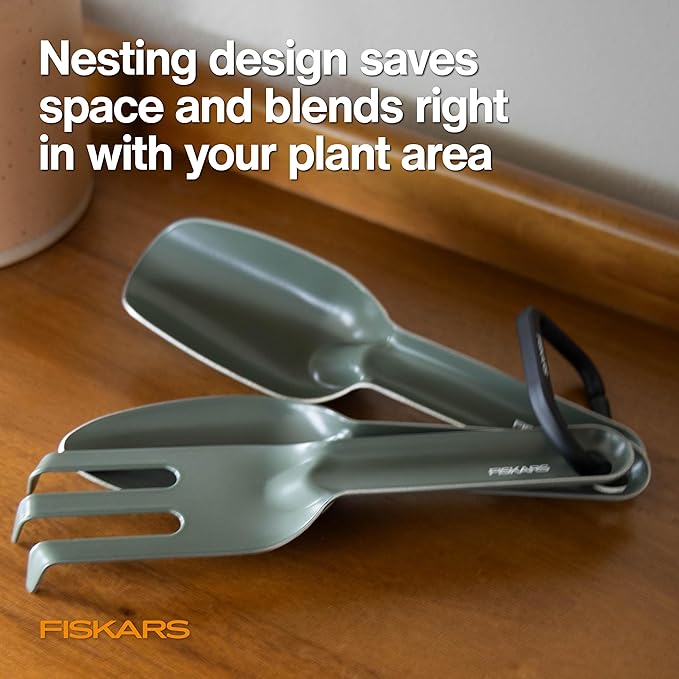 Fiskars 3‑Piece Cultivating Tool Set, Stainless Steel Trowel, Scoop & Cultivator with Space‑Saving Nesting Design