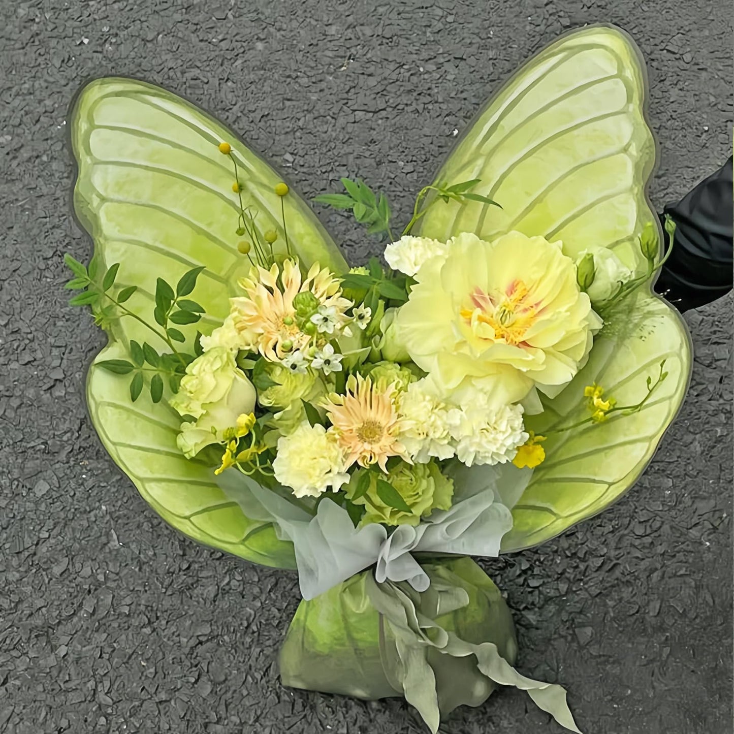 Aiouclay 20 Sheets Butterfly Shape Flower Wrapping Paper,Bouquet Accessories,Waterproof Flower Bouquet Wrapping Paper for Mother's Day Wedding Graduation Birthday Flower Shop DIY Craft (Green)