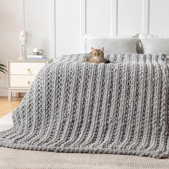 Maetoow Handmade 10 lb Soft Knitted Weighted Blanket, 40 x 60 in Breathable Chunky Knit Gravity Blanket Throw, Home Decor for Sofa Couch Bed, Light Grey