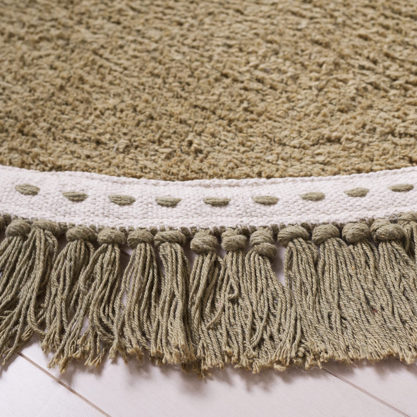 SAFAVIEH Washable Rug Easy Care Collection - 4' Round, Green & Ivory, Handmade Cotton, Easy to Clean, Ideal for Foyer, Kitchen, Nursery, Office, Bedroom (ECR204Y)