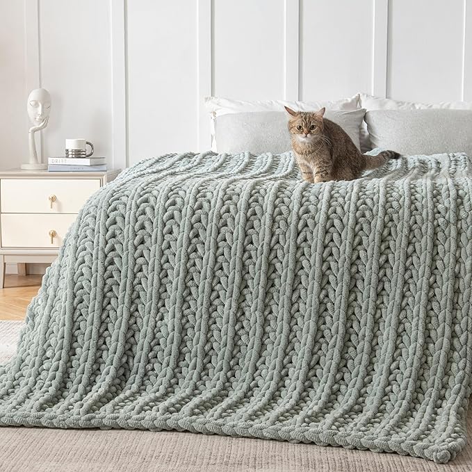 Maetoow Handmade 10 lb Soft Knitted Weighted Blanket, 40 x 60 in Breathable Chunky Knit Gravity Blanket Throw, Home Decor for Sofa Couch Bed, Sage Green
