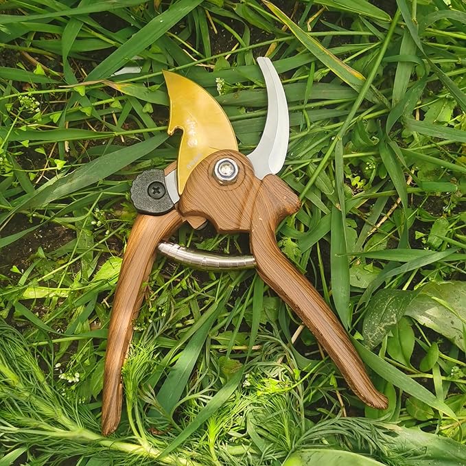 Pruning Shears for Gardening, Garden Scissors and Clippers, Professional Branch Garden Secateurs (Wood-like grain)