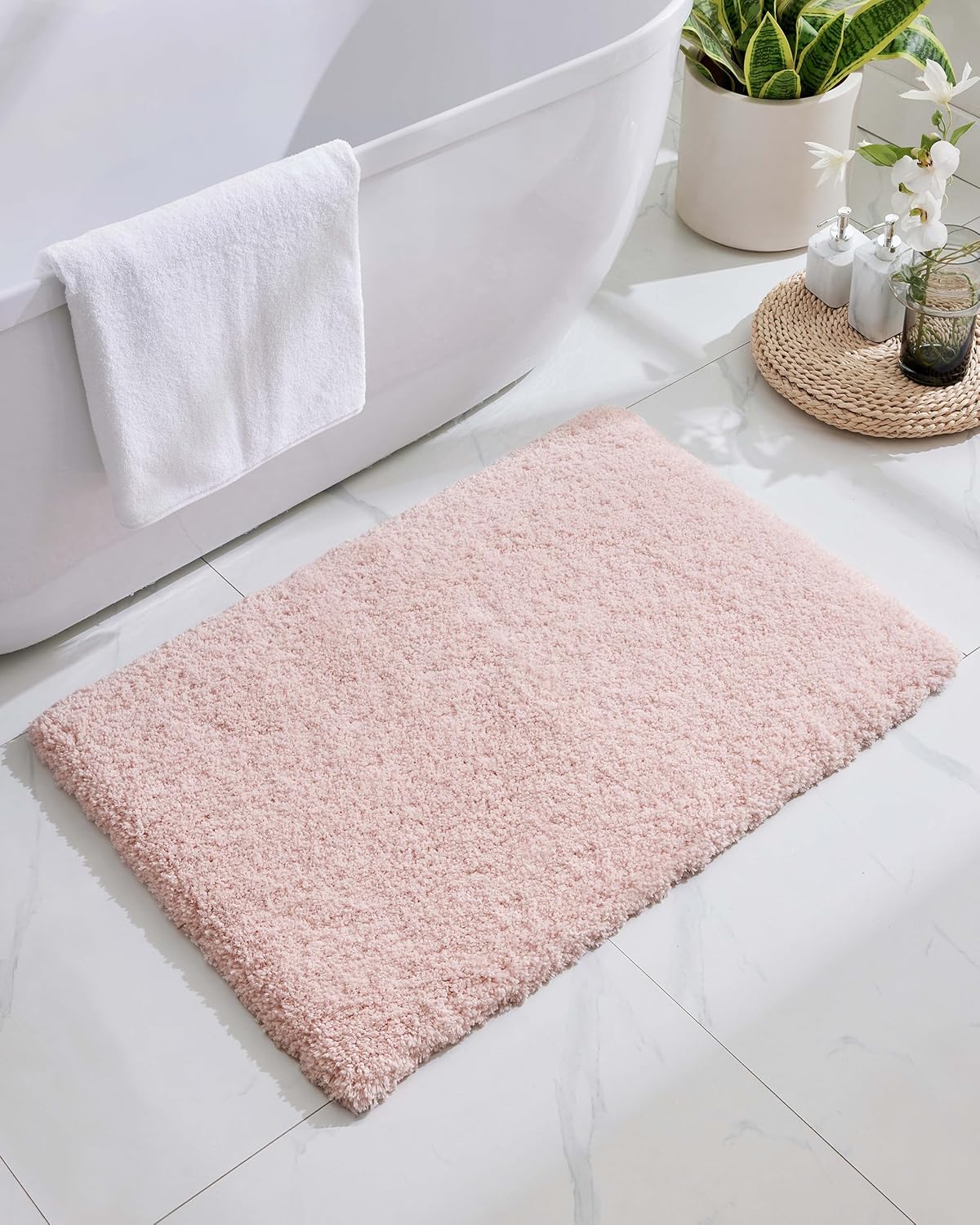 Bathroom Rug 20x32 Non Slip Fluffy Pink Bath Mat for Bathroom Floor Washable Plush Luxury Bath Rug for Tub Soft Shaggy Absorbent Shower Sink Mat