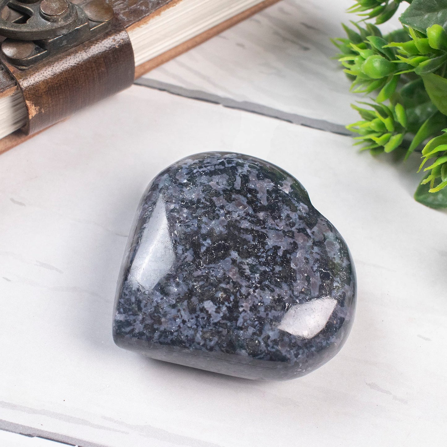 Crocon 50mm Indigo Gabbro Heart stone Big Heart Shape Puff Stones Set 450+ Carats Pocket Crystal Healing Tumble Collection Palm Worry Stone Good Luck Charm Meditation Gift Craft Home Decor