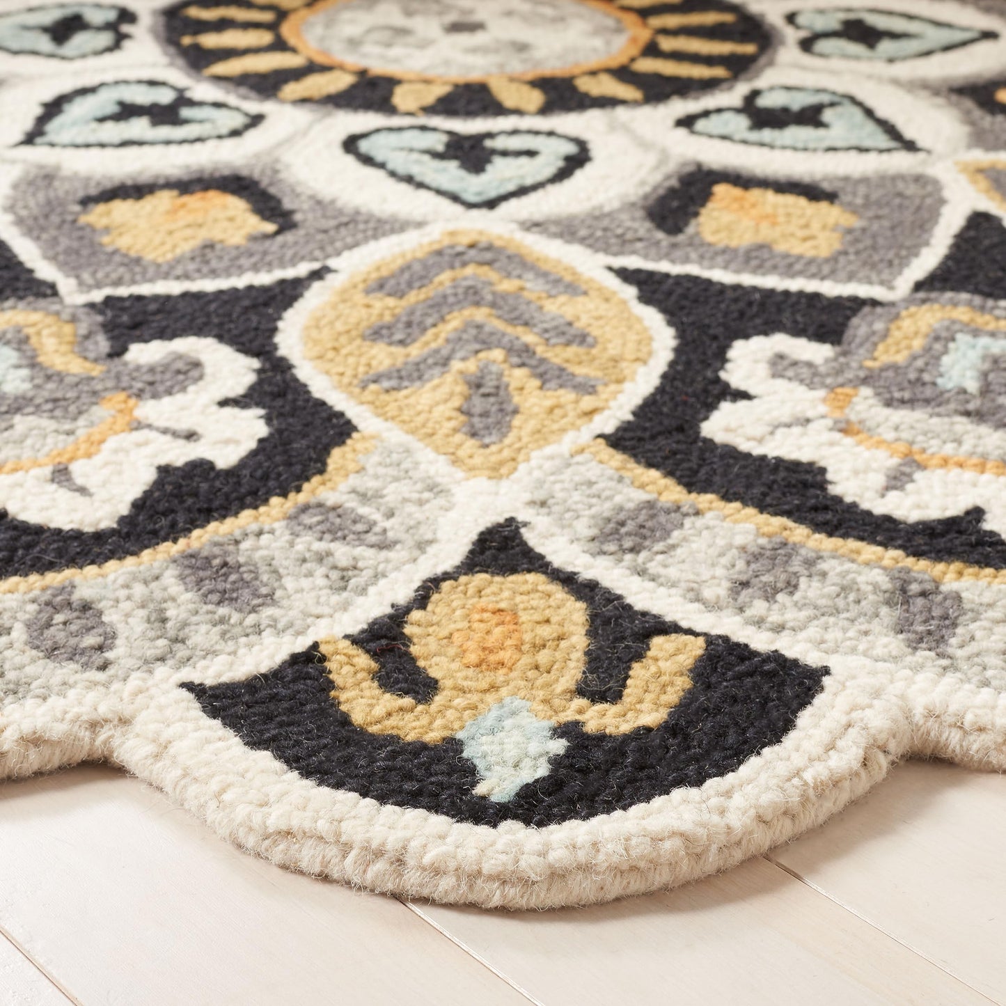 SAFAVIEH Novelty Collection Area Rug - 10' Round, Ivory & Black, Handmade Boho Floral Rustic Country Wool, Ideal for The Living Room, Dining Room, Bedroom (NOV604Z-10R)
