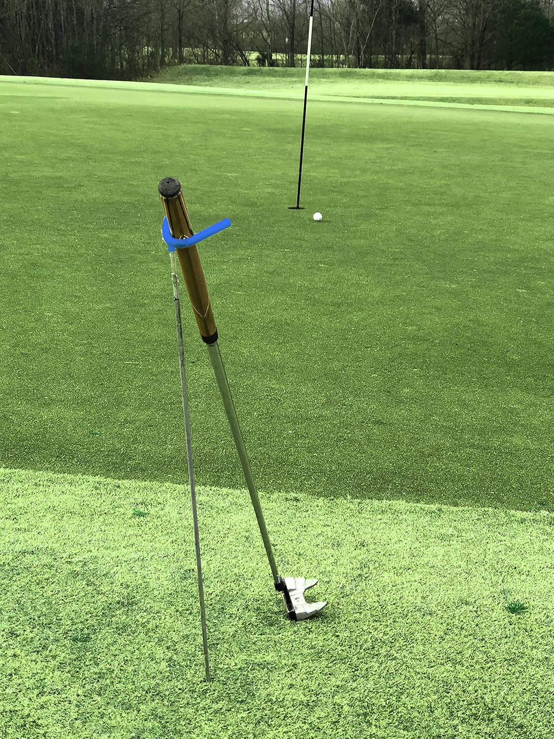 V-Shaped Golf Club Stand Keeps Your Clubs Clean, Dry & Visible, V-Stick Club Stand Made of Highly Durable Stainless Steel - Easy to Carry Golf Club Holder