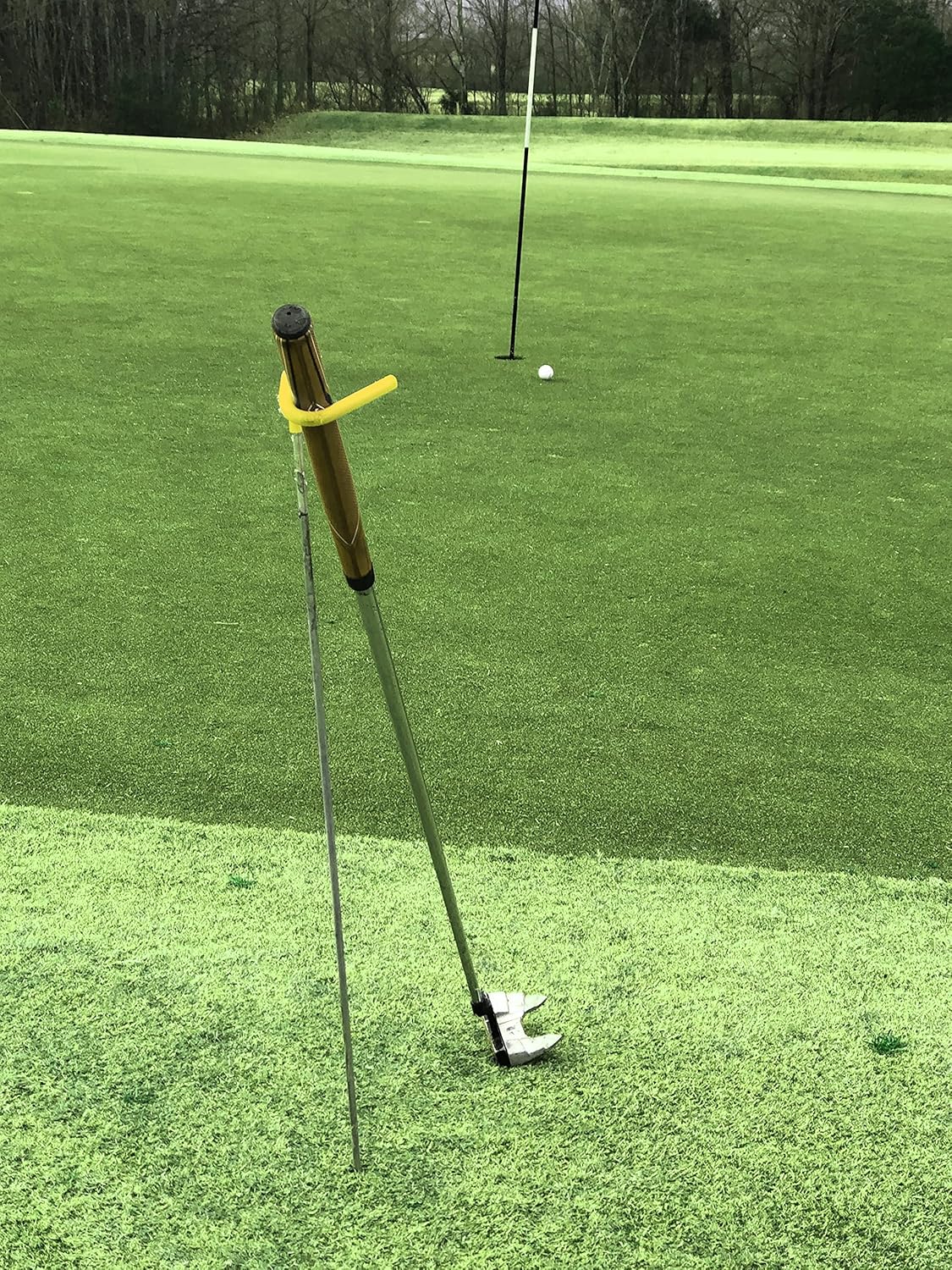 V-Shaped Golf Club Stand Keeps Your Clubs Clean, Dry & Visible, V-Stick Club Stand Made of Highly Durable Stainless Steel - Easy to Carry Golf Club Holder