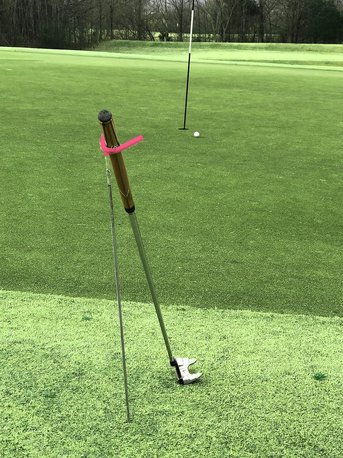 V-Shaped Golf Club Stand Keeps Your Clubs Clean, Dry & Visible, V-Stick Club Stand Made of Highly Durable Stainless Steel - Easy to Carry Golf Club Holder
