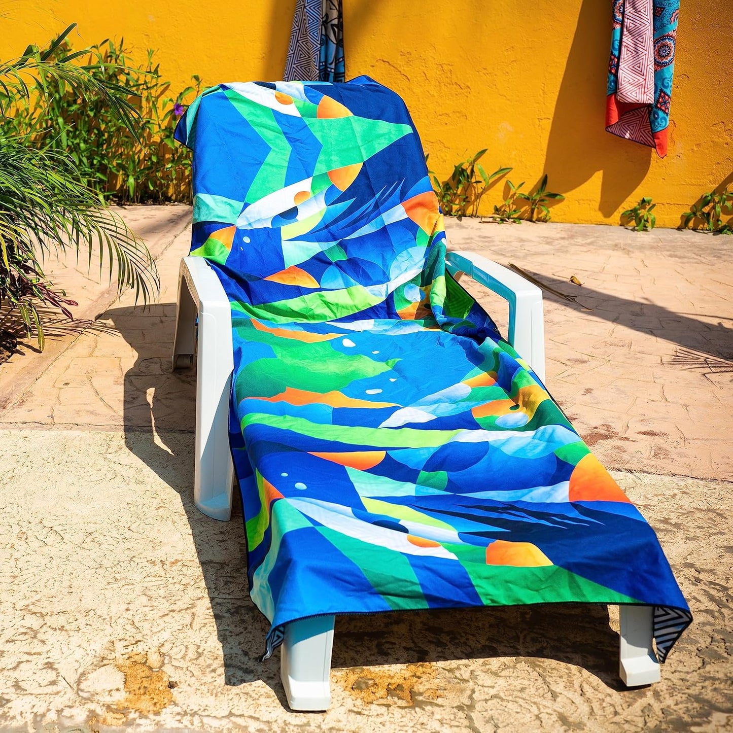 Elite Trend Quick Dry Towel Extra Large 78x35 Inch - Microfiber Beach Towel - Perfect for Beach, Travel, Swimming, Pool, Yoga, Hiking, Camping - Lightweight, Fast Drying, Compact for Adults (Fishes)
