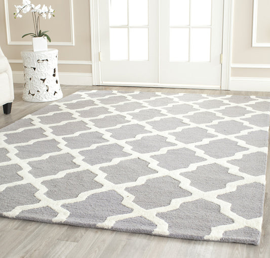 SAFAVIEH Cambridge Collection Area Rug - 10' x 14', Silver & Ivory, Handmade Trellis Wool, Ideal for High Traffic Areas in Living Room, Bedroom (CAM121D)