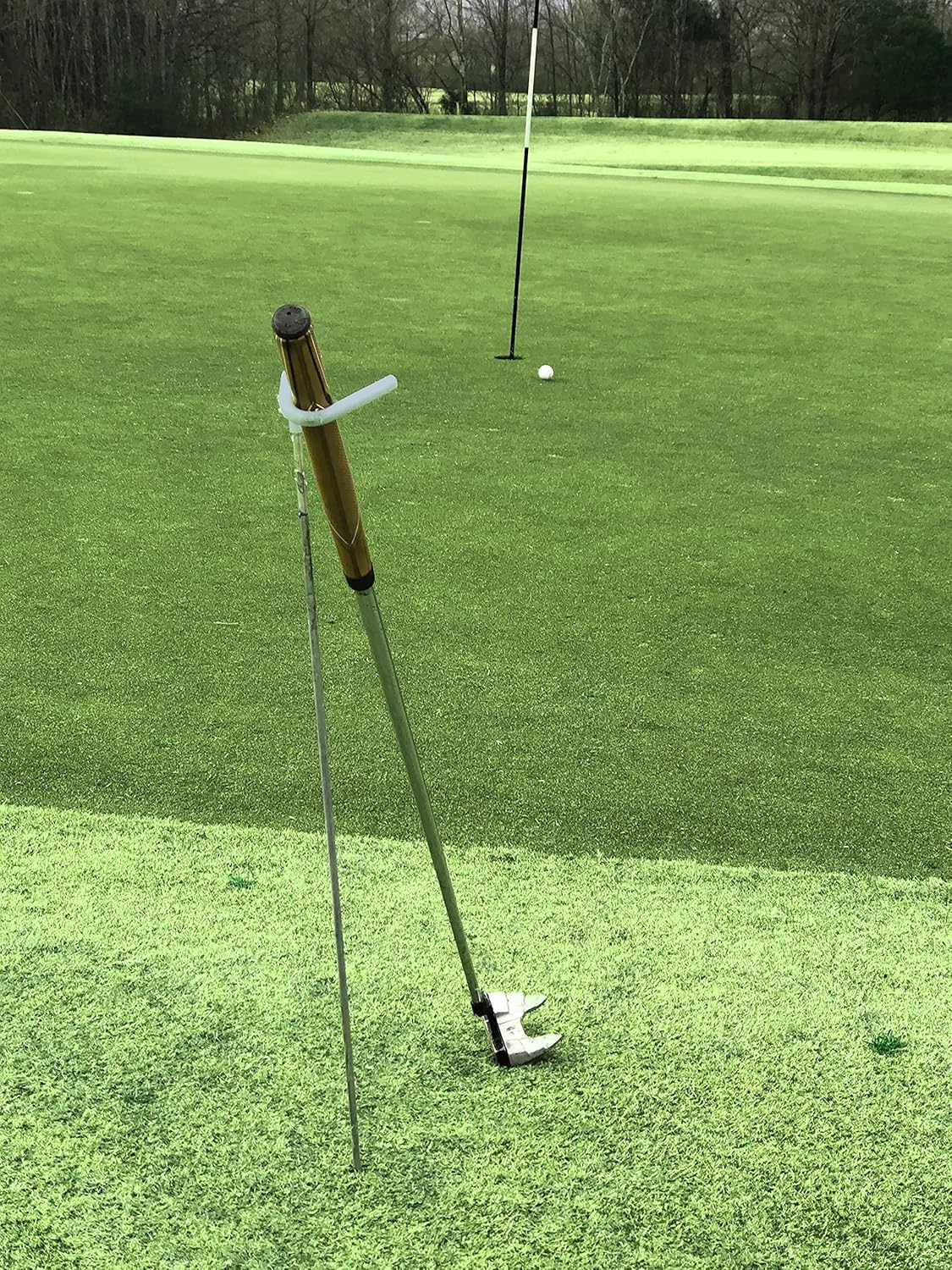 V-Shaped Golf Club Stand Keeps Your Clubs Clean, Dry & Visible, V-Stick Club Stand Made of Highly Durable Stainless Steel - Easy to Carry Golf Club Holder