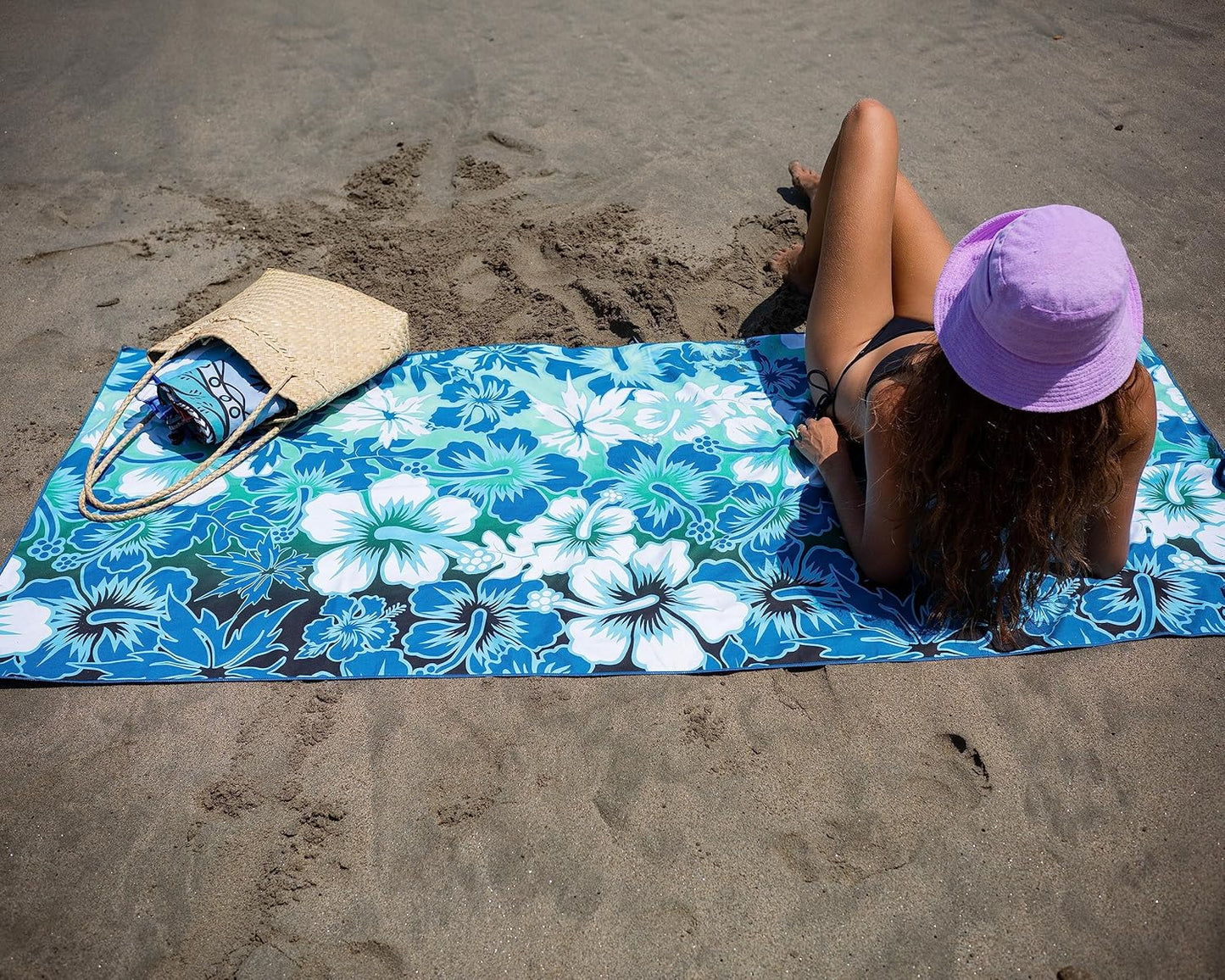 Elite Trend Microfiber Beach Towel for Adults with Bag - Extra Large 78x35 inch Lightweight Sand Free Quick Dry Towel for Travel, Swimming, Yoga, Camping (Hibiscus)